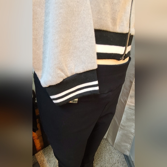 Gray - Picture 7 of 12